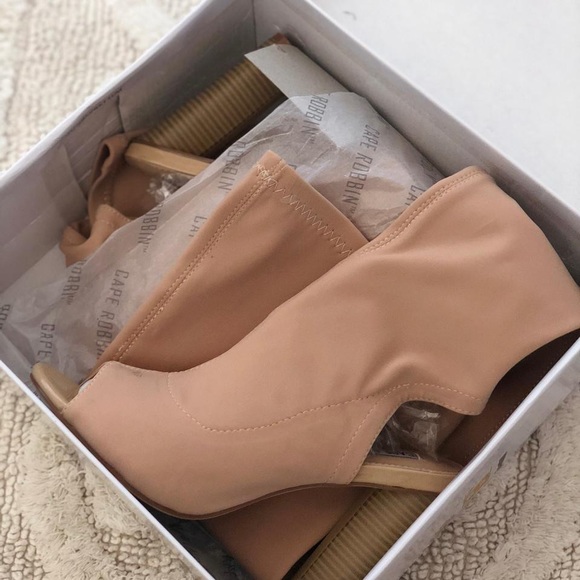 Cape Robbin Nude Heels - Picture 1 of 4